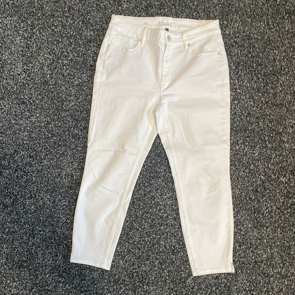WHBM creamy white crop skinny Jean